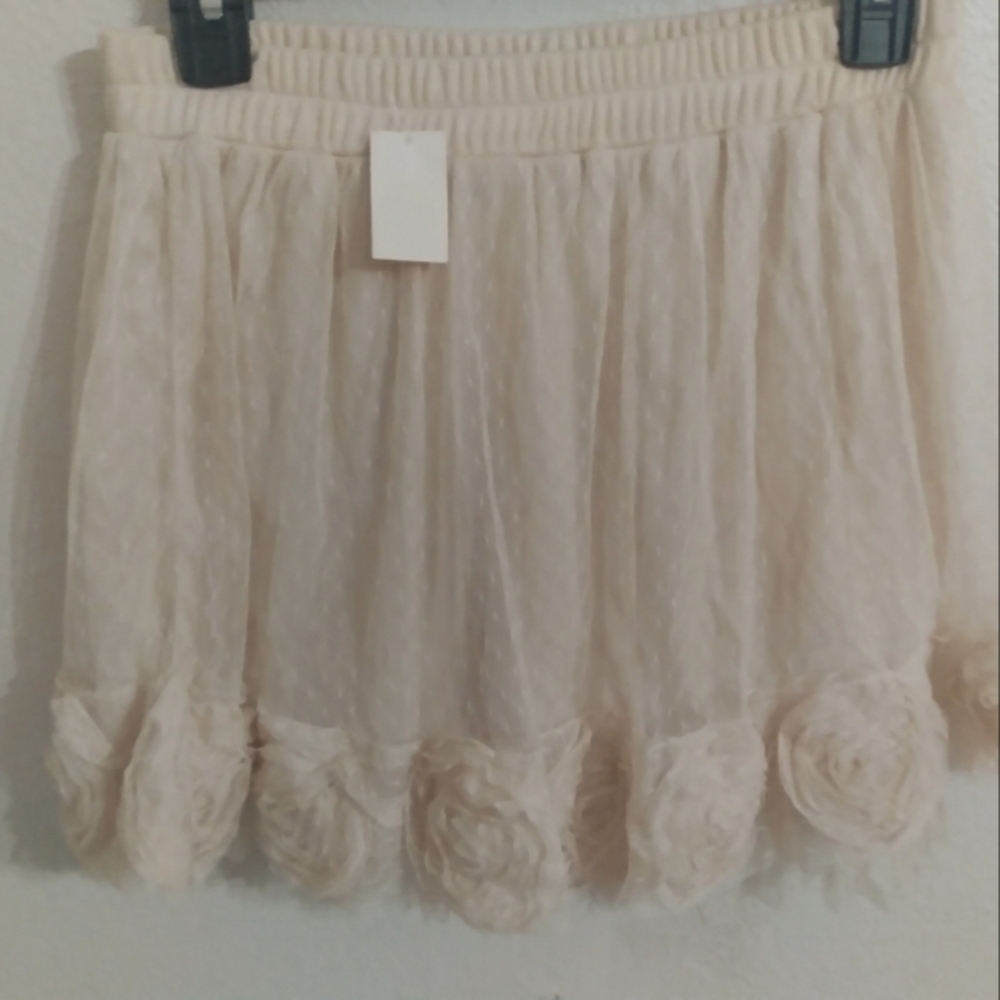 Wet Seal NWT Lace Flower Skirt Size L